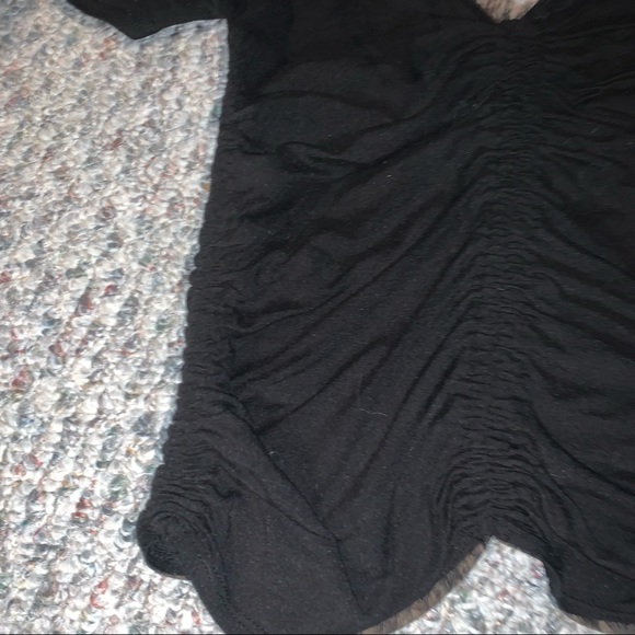 Black V cut cinched tee - Picture 2 of 3